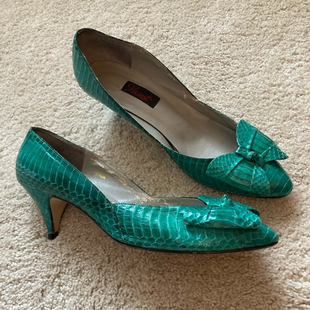 Classy and feminine, actual snake skin, green pumps. Nine West, early 80’s.